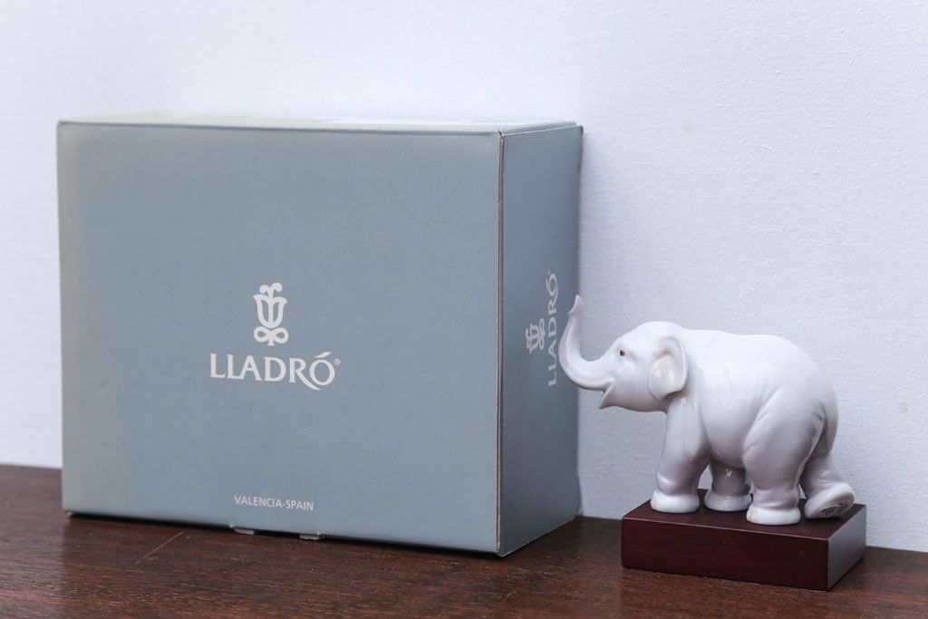 リヤドロ(LLADRO)置物