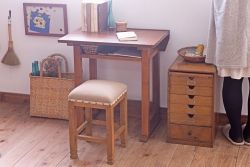 アンティーク家具　アンティーク 古い木製の可愛いサイドテーブル(平机)(1)