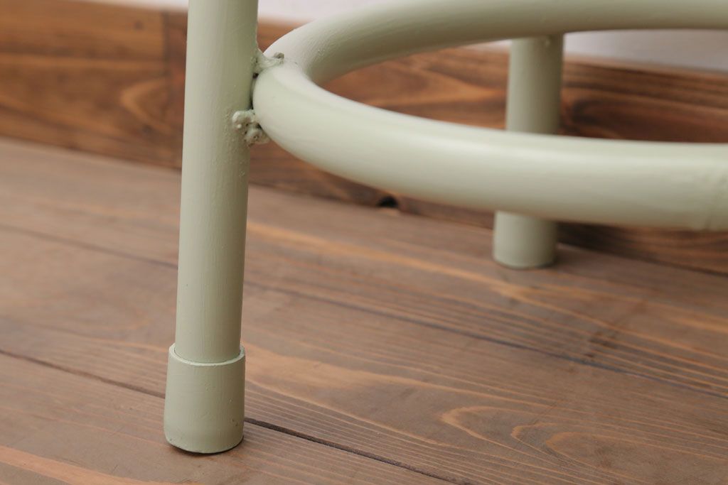 アンティーク雑貨　ビンテージ　アイスグリーンペイント鉄脚のかわいい丸スツール(椅子、チェア)(1)
