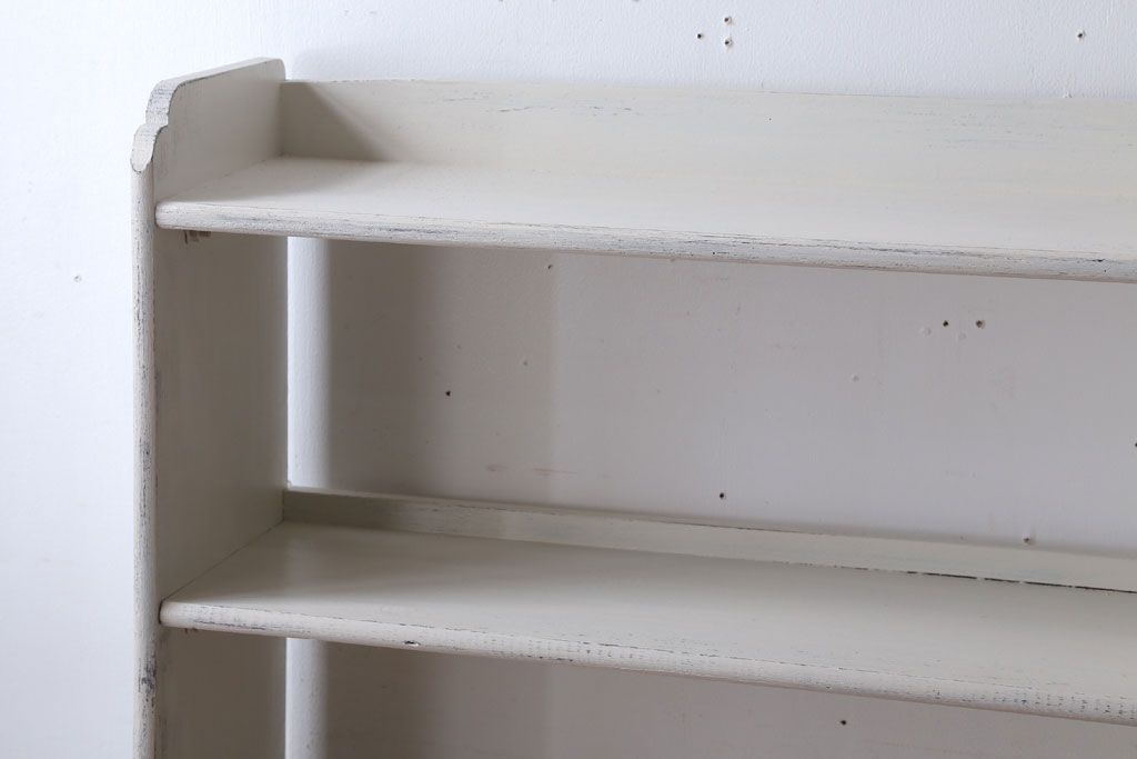 アンティーク家具　アンティークペイント　シンプルな薄型本棚(飾り棚)