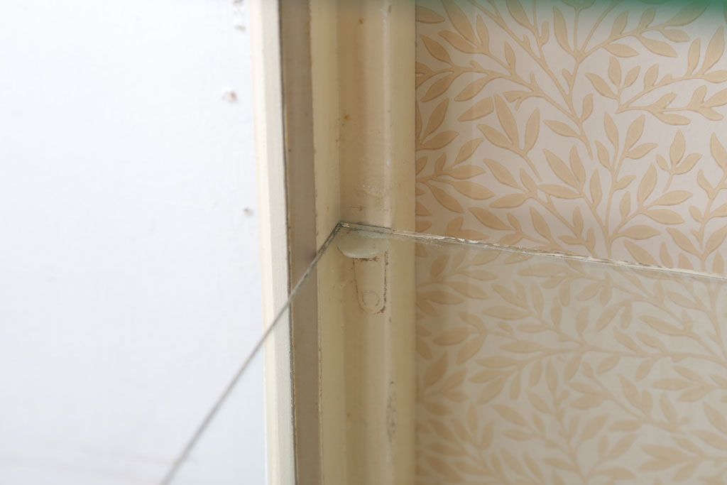 アンティーク家具　アンティーク　おしゃれな壁紙のペイントガラスケース(ケビント)