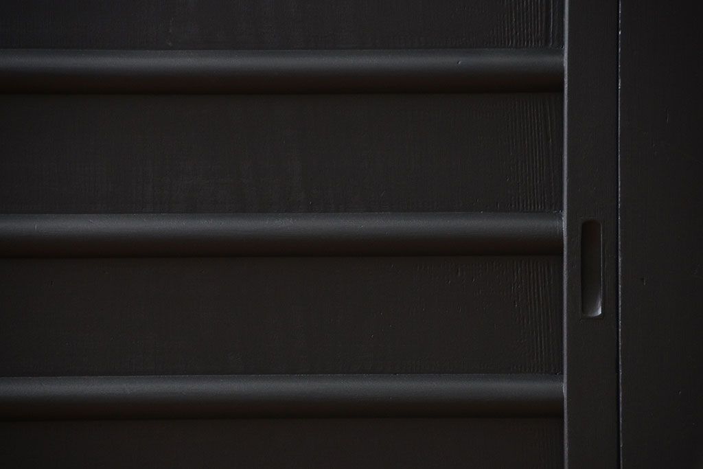 アンティーク家具　アンティーク　和モダン　艶消しブラック塗装の昇り引き出し付き六尺水屋箪笥