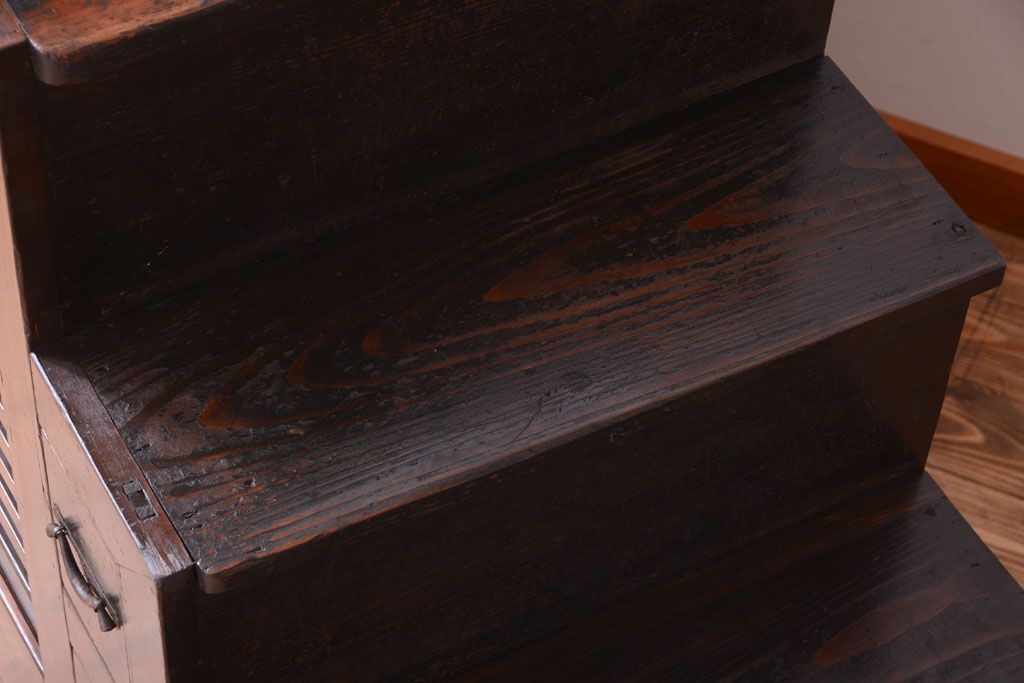 アンティーク家具　古民具・骨董　明治期　古い木の味わい深い薄型重ね階段箪笥