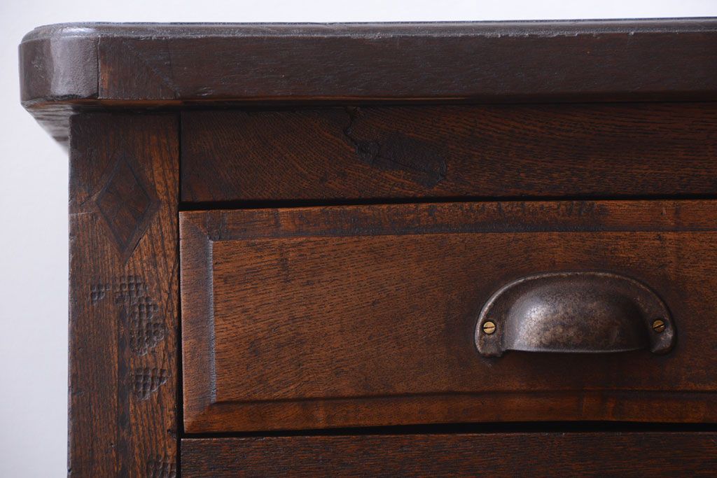 アンティーク家具　アンティーク　古い木製の30杯ドロワー(引き出しサイドボード・薬箪笥)
