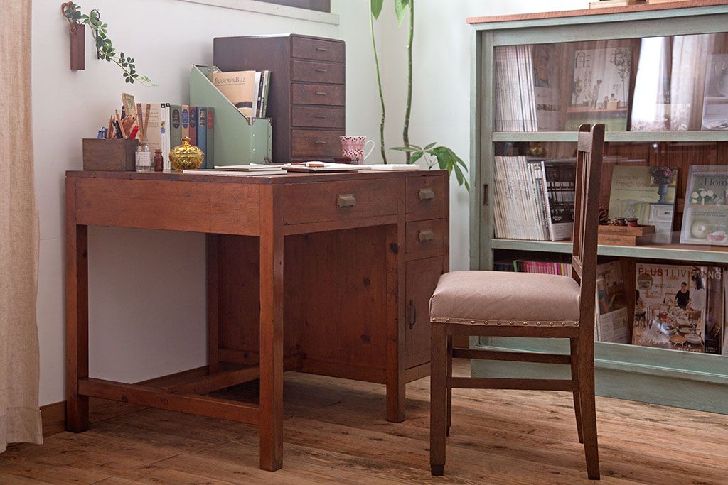 レトロ家具 和製アンティーク 古い木製のレトロな片袖机(勉強机