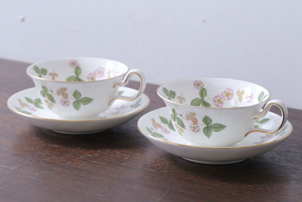 中古　イギリスWedgwood(ウェッジウッド) ワイルドストロベリー　カップ&ソーサー2客(洋食器)