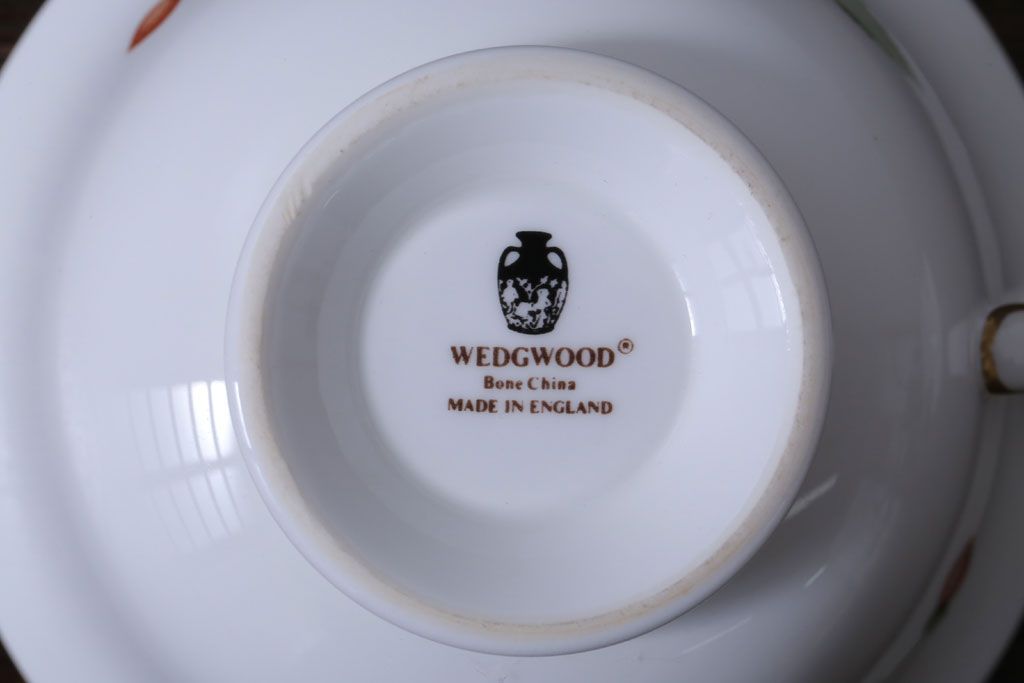 中古　イギリスWedgwood(ウェッジウッド) ワイルドストロベリー　カップ&ソーサー2客(洋食器)