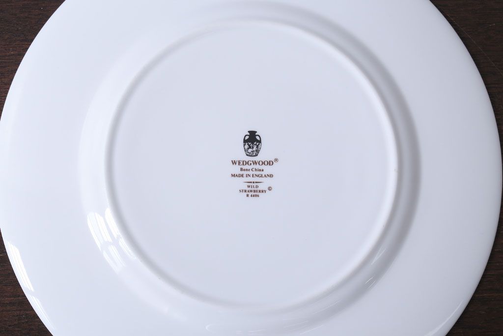 中古　イギリスWedgwood(ウェッジウッド) ワイルドストロベリー　27cmプレート(皿)(洋食器)