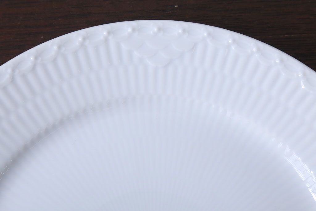 アンティーク雑貨　中古　ROYAL COPENHAGEN(ロイヤルコペンハーゲン)　WHITE FLUTED HALF LACE(ホワイトフルーテッド・ハーフレース) 25cmプレート(大皿)2枚セット(洋食器)