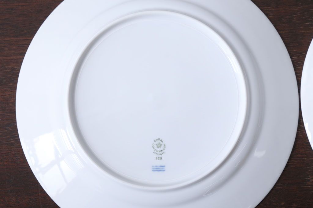 アンティーク雑貨　中古　ROYAL COPENHAGEN(ロイヤルコペンハーゲン)　WHITE FLUTED HALF LACE(ホワイトフルーテッド・ハーフレース) 25cmプレート(大皿)2枚セット(洋食器)