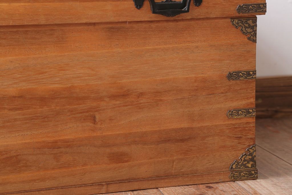 アンティーク雑貨　ビンテージ　日本製　総桐材の古いトランク