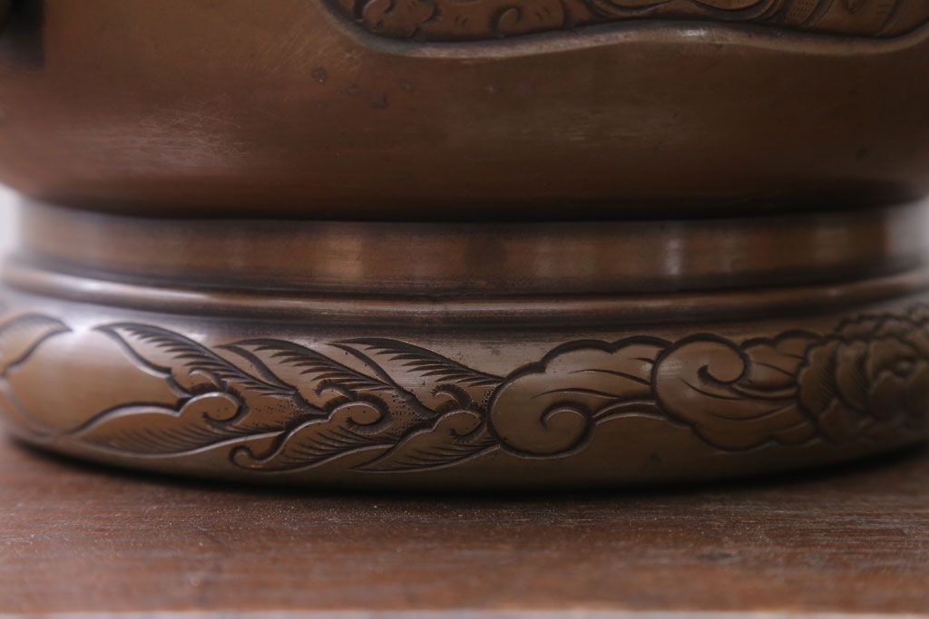 アンティーク雑貨　古民具・骨董　在銘　彫金が見事な真鍮火鉢(古銅)