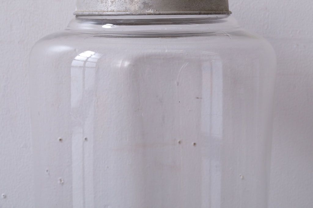 アンティーク雑貨　昭和レトロ　蓋付きのアンティークガラス瓶(ビン)