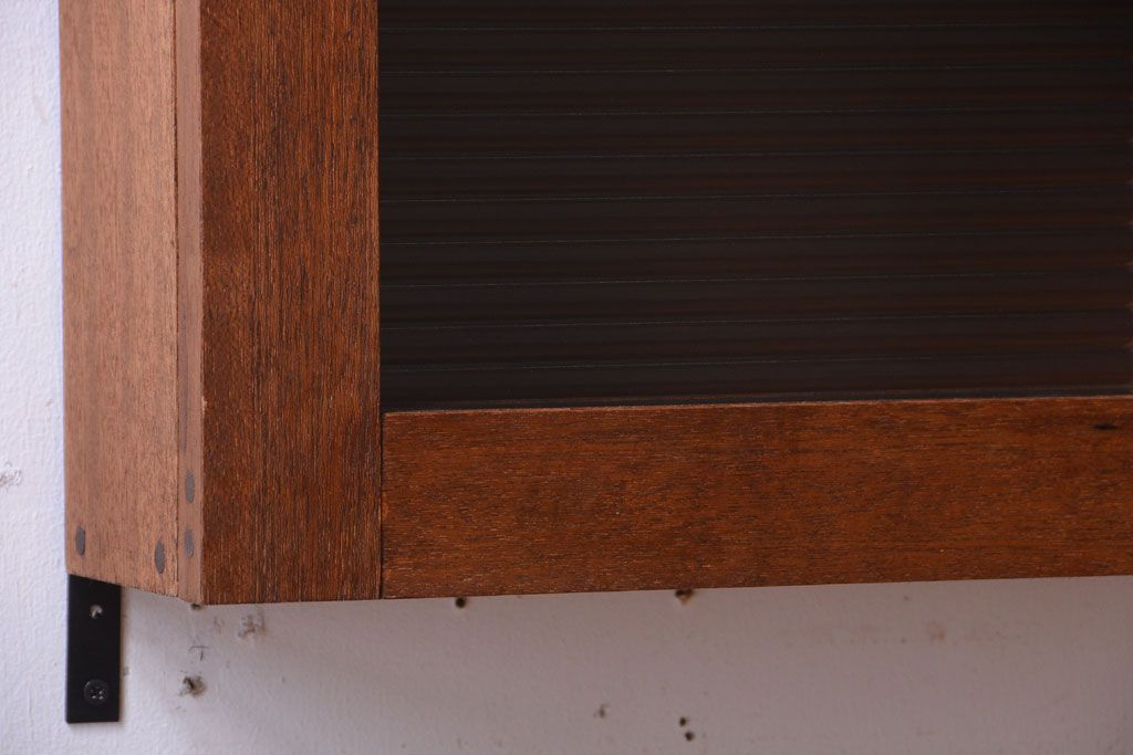 アンティーク家具　アンティーク　モールガラス入り!古い木のシンプルな2つ扉壁掛け戸棚(1)