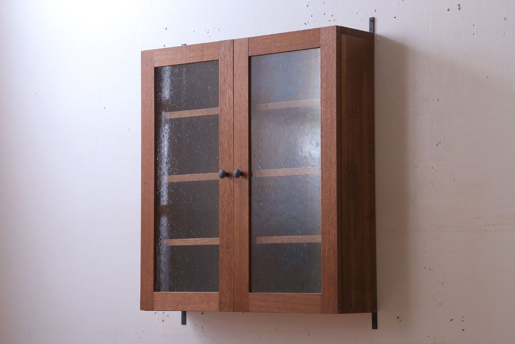 アンティーク　気泡ガラス入り!古い木のシンプルな壁掛け戸棚(1)