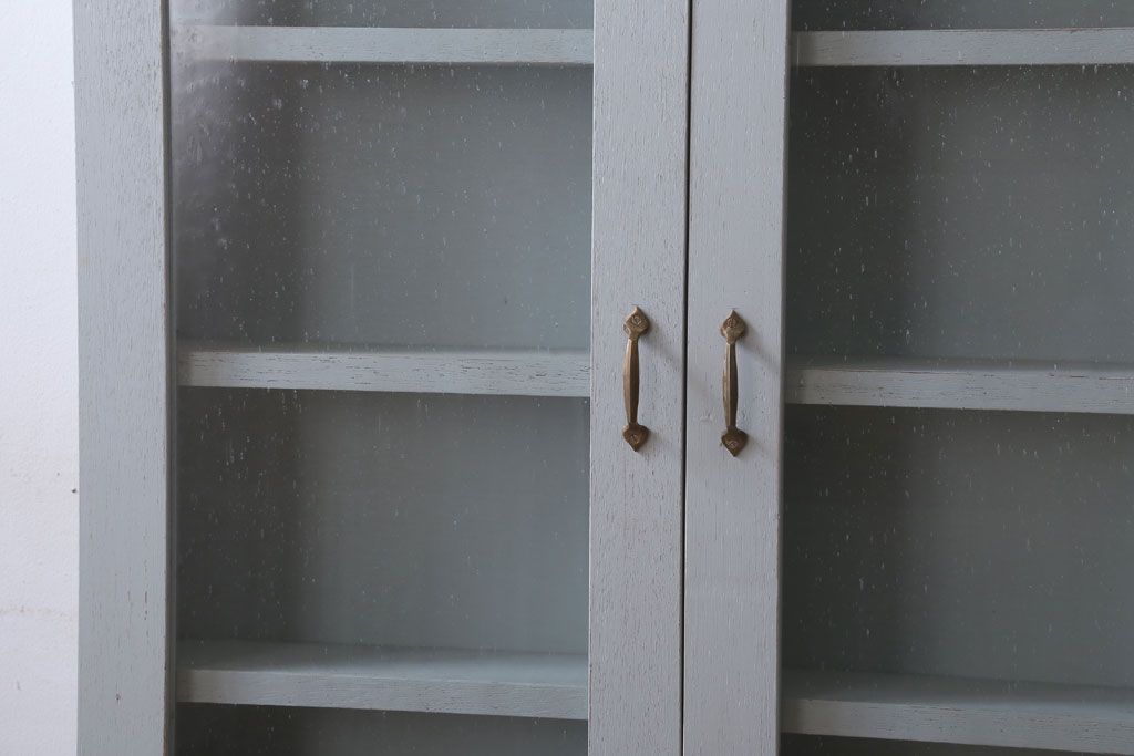 アンティーク家具　アンティークペイント　気泡ガラス入り!シンプルな縦型の壁掛け戸棚(2)