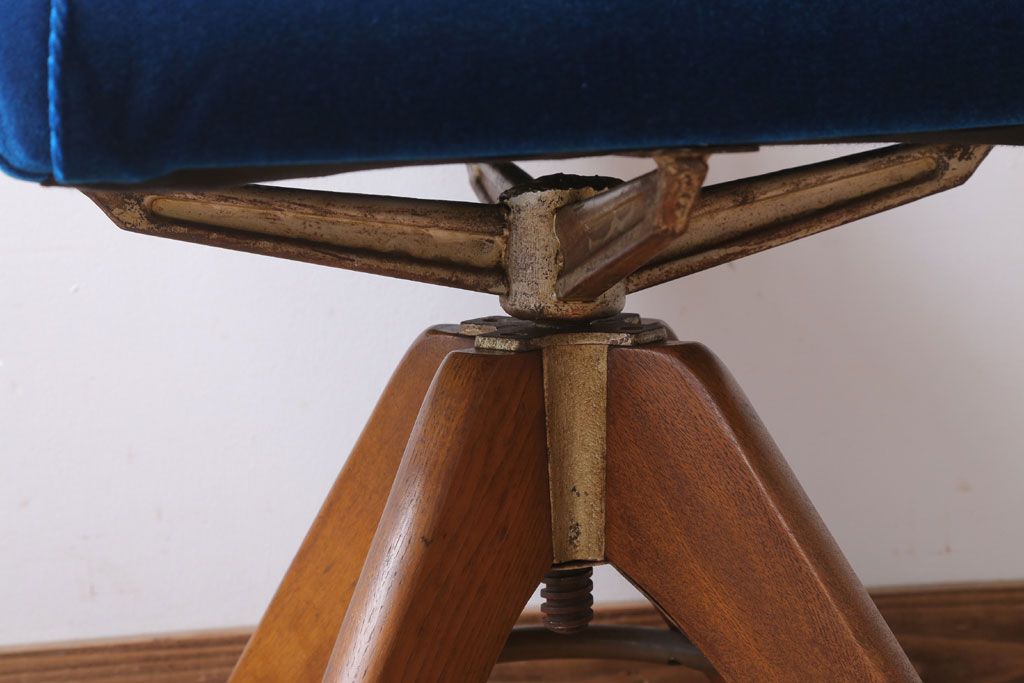 レトロ家具　和製アンティーク　古い木のレトロな回転椅子(ドクターチェア)