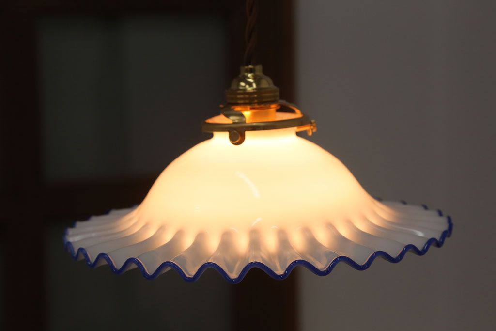 和製アンティーク　大正期　和ガラス　古い青縁フリルシェードの天井照明(電笠・花笠)