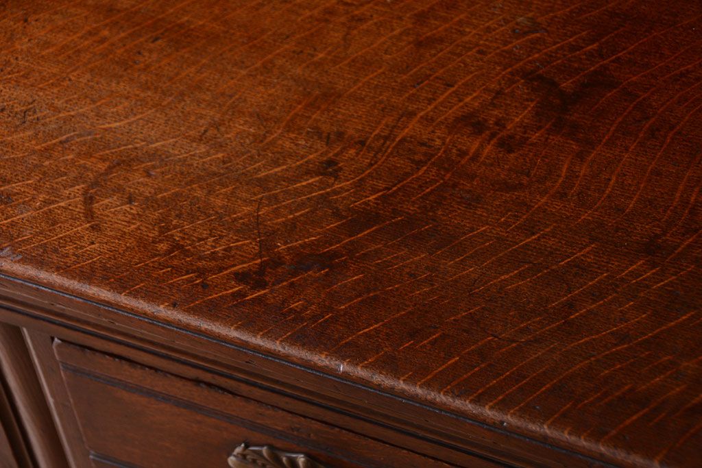 アンティーク家具　イギリスアンティーク　特大　上品なレリーフ入りのオーク材製最高級カップボード(収納棚・戸棚)
