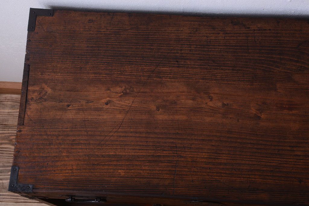 アンティーク家具　古民具・骨董　総桐材の小ぶりな古い帳場箪笥(桐箪笥、桐たんす)