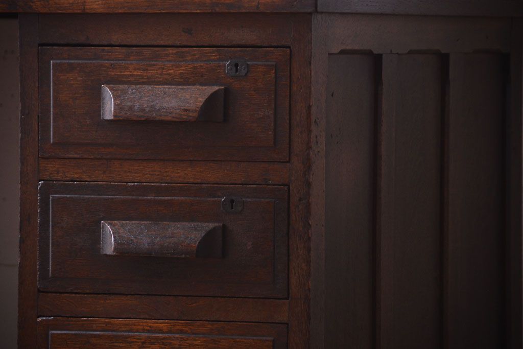 アンティーク家具　和製アンティーク　古いナラ材の重厚な両袖机(デスク)