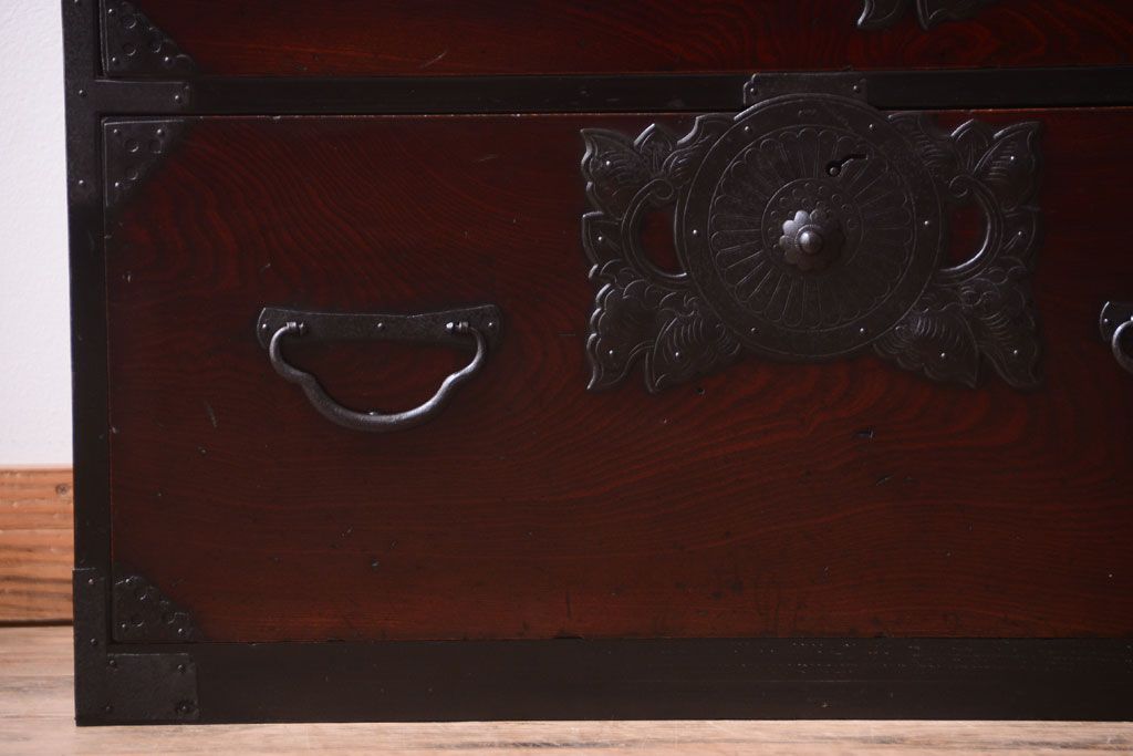 アンティーク家具　古民具・骨董　明治期　前面欅材!美しい漆塗りのアンティーク重ね仙台箪笥