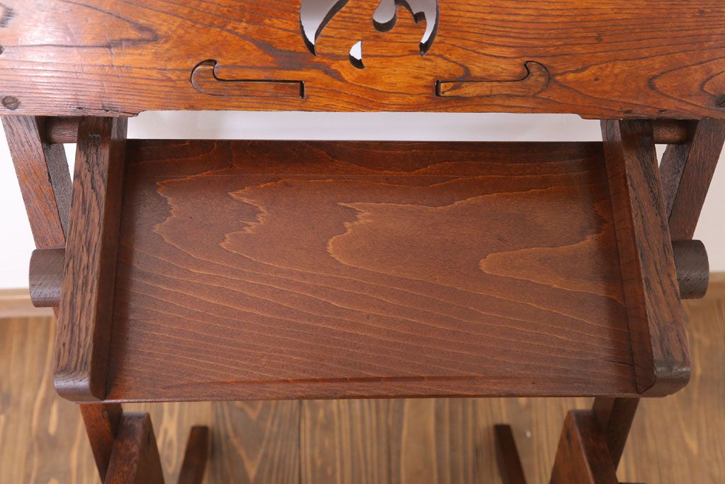 アンティーク家具　和製アンティーク　古い木製の子供用リーディングデスク