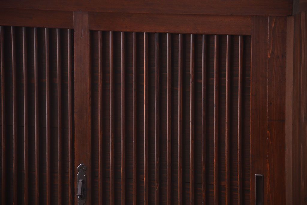 アンティーク家具　古民具・骨董　縦桟引き戸付きのアンティーク階段箪笥