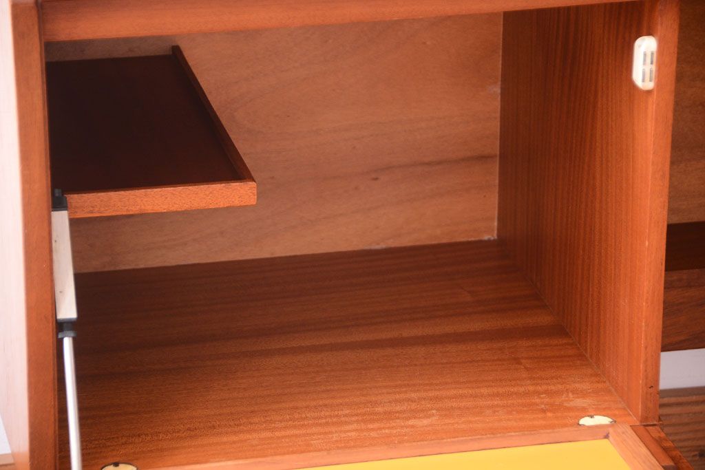 ヴィンテージ家具　北欧ビンテージ　作業台付き　おしゃれなサイドボード(ワークデスク、在宅ワーク、在宅用、ローボード、キャビネット)