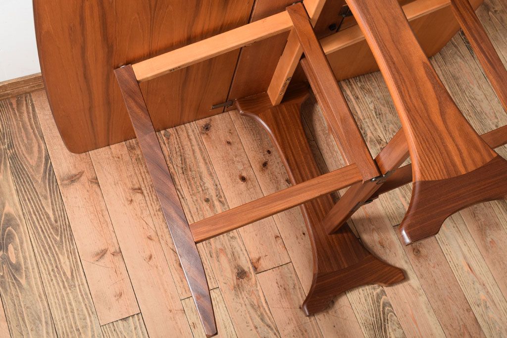 ヴィンテージ家具　北欧ビンテージ　G-PLAN　チーク材のエクステンションテーブル