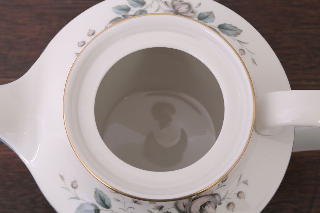 ROYAL DOULTON(ロイヤルドルトン)　ROSE ELEGANS(ローズ・エレガンス)　ティーポット・クリーマー・シュガー3点セット(洋食器)