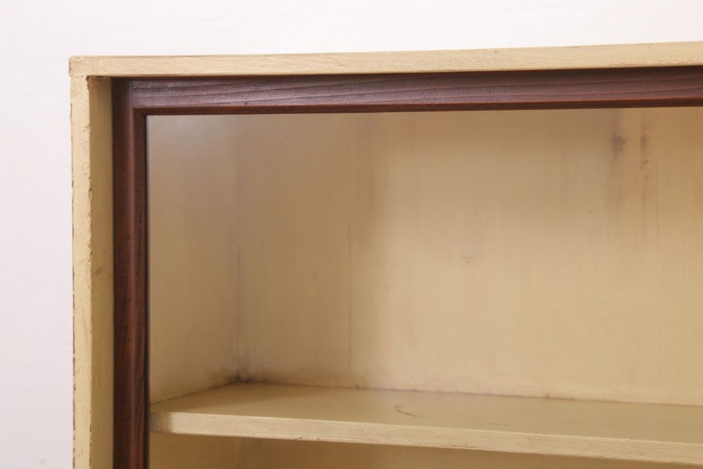 アンティーク家具　薄型で小ぶりなアンティークペイント収納棚(戸棚)