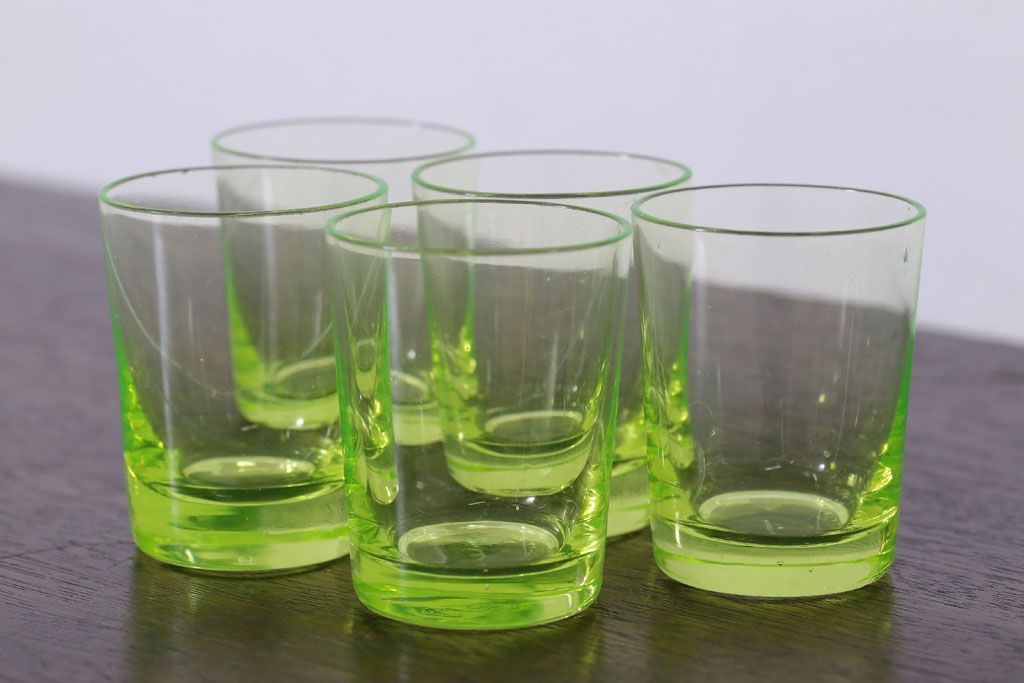 アンティーク雑貨　和製アンティーク　ウランガラスのコップ(5点セット)