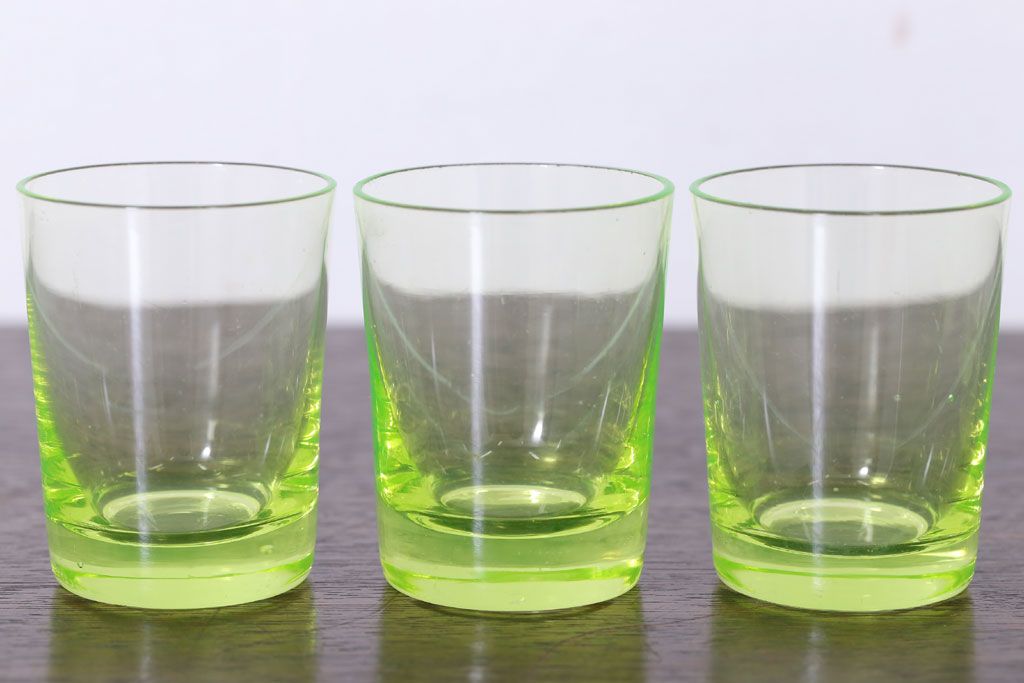 アンティーク雑貨　和製アンティーク　ウランガラスのコップ(5点セット)