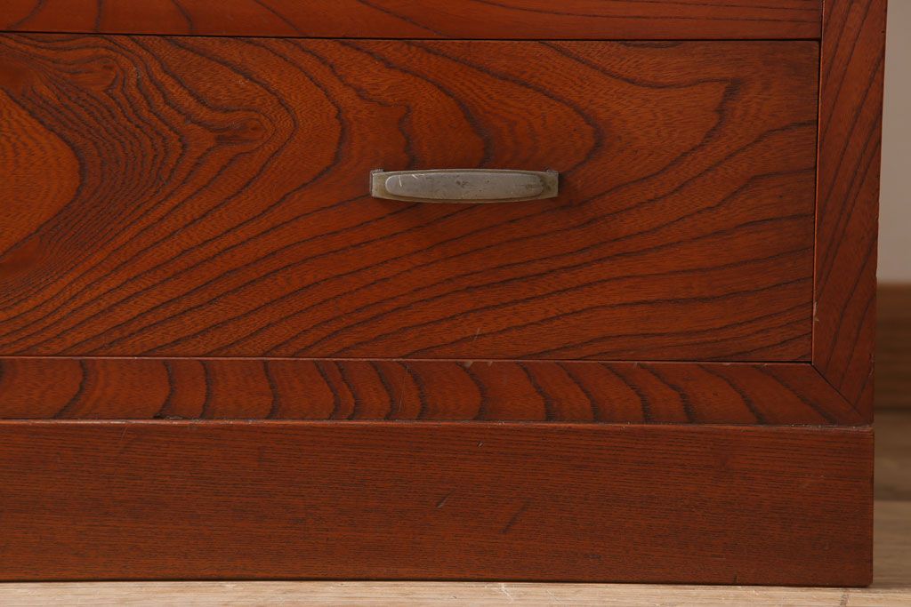 アンティーク家具　前面欅材　漆塗り　作りの良い和製アンティークワードローブ(洋服箪笥)