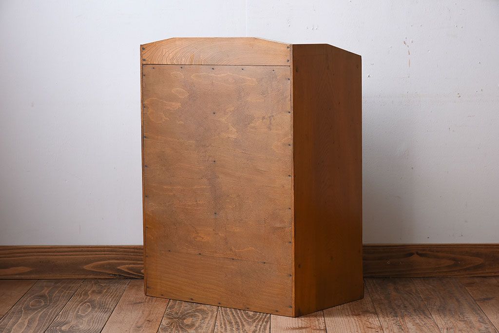 アンティーク家具　古い木製の小ぶりなアンティーク縦型書類棚(カルテケース)