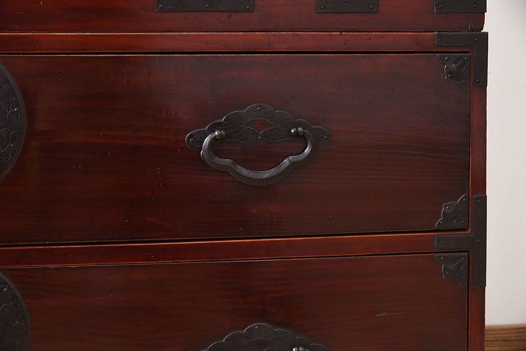 アンティーク家具　古民具・骨董　前面栗材の二段重ね米沢箪笥(衣装箪笥)(2)