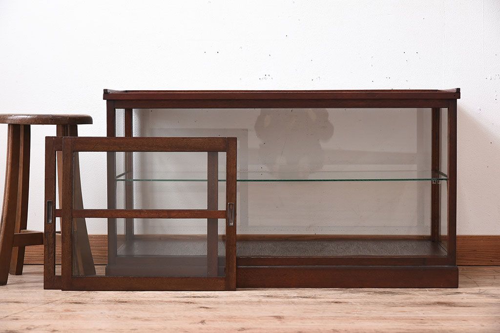 アンティーク家具　小ぶりな木製アンティークガラスケース(ショーケース)
