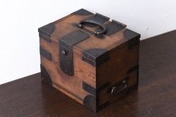 アンティーク雑貨　和製アンティーク　金具付き!古い木の印箱(小物収納箱)