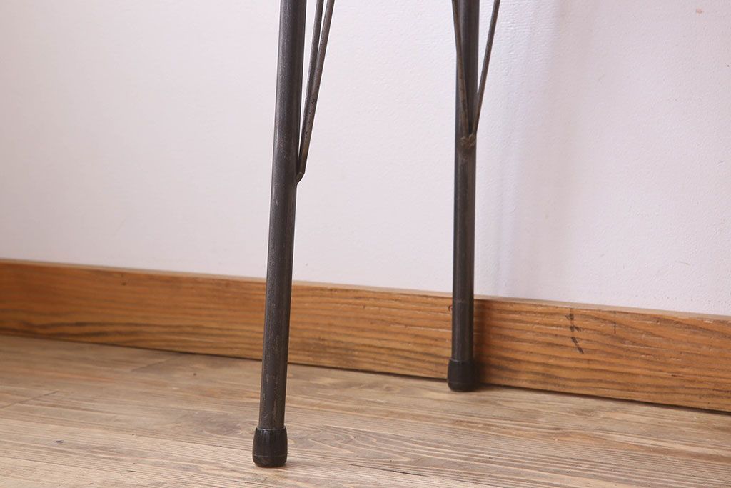 アンティーク家具　天板一枚板　ラワン材　シンプルな鉄脚テーブル(3)