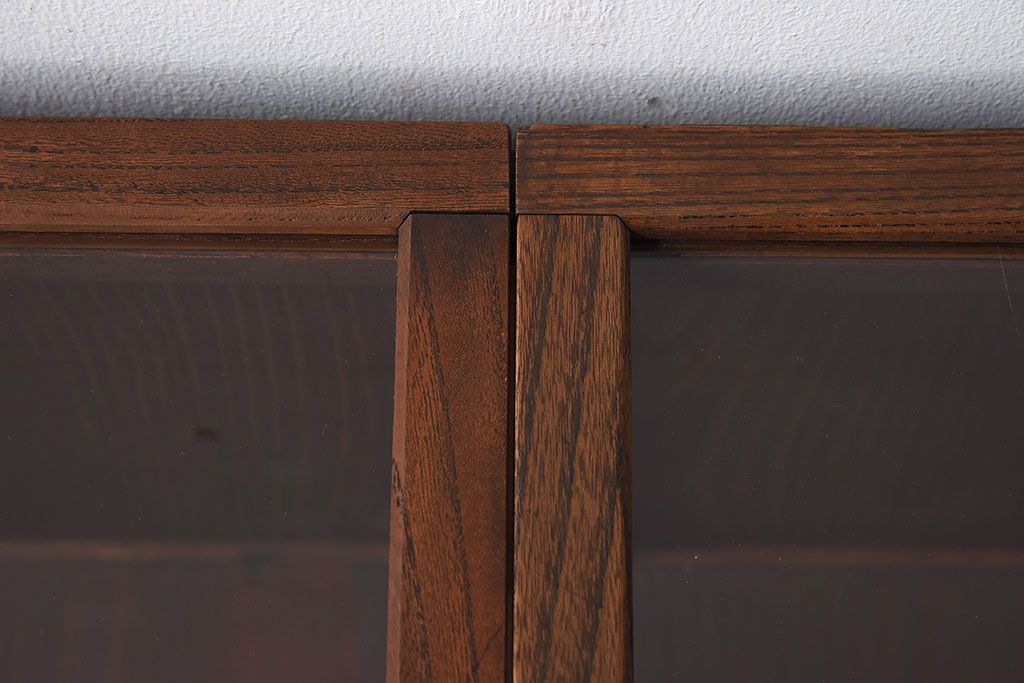 アンティーク家具　アンティーク　ケヤキ材　上蓋開き扉の小ぶりな横型ガラスケース(2)