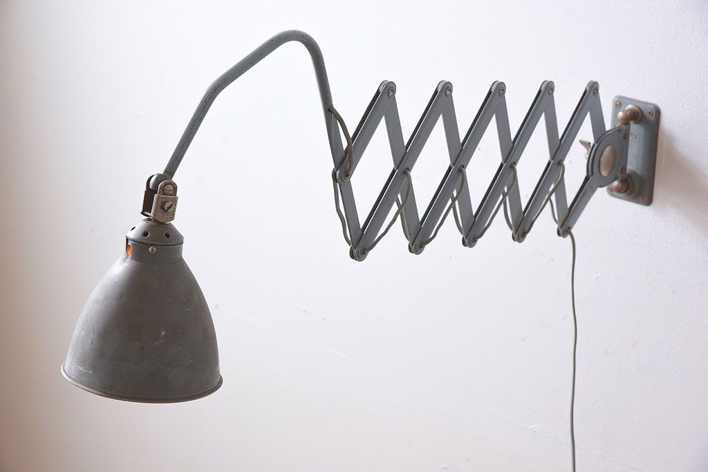 ヨーロッパビンテージ　シャビーなシザーランプ(ブラケットライト・壁付け照明)
