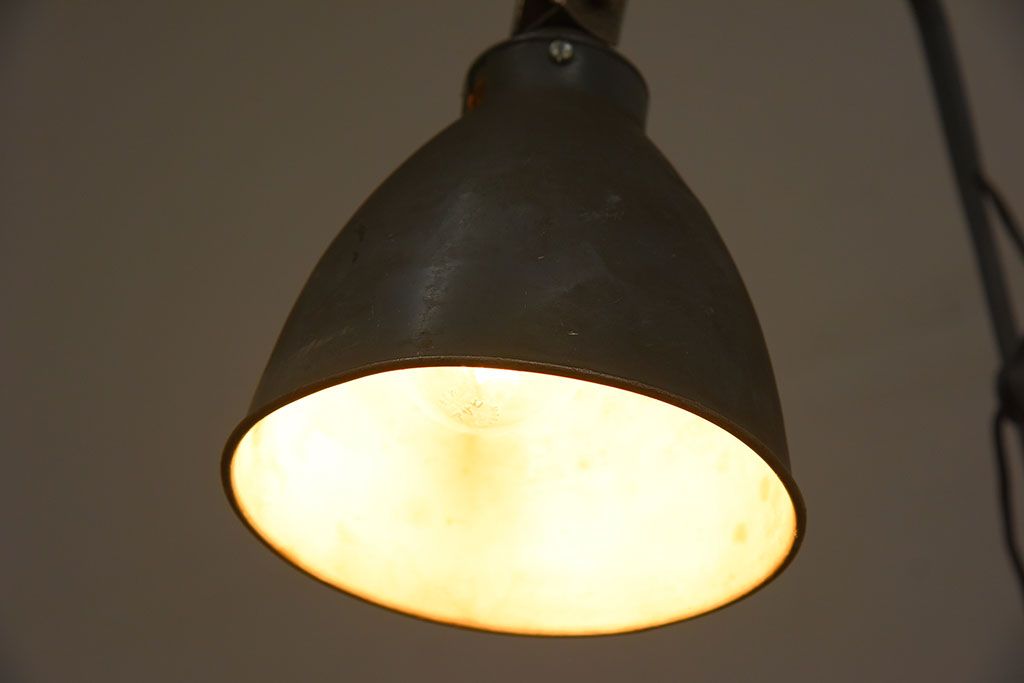 ヨーロッパビンテージ　シャビーなシザーランプ(ブラケットライト・壁付け照明)