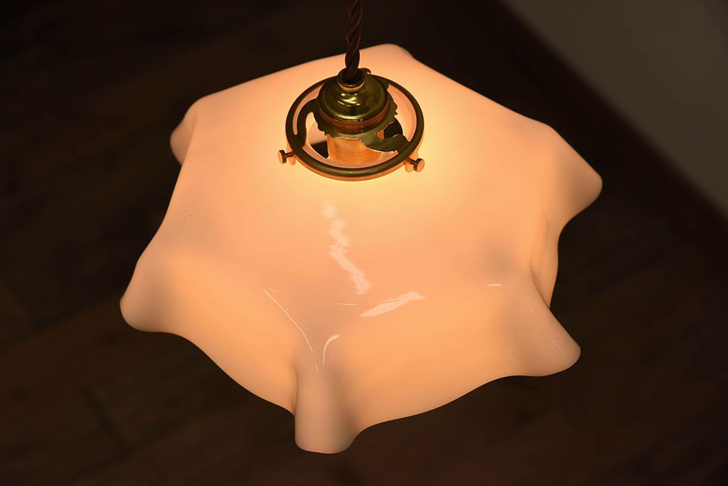 イギリスアンティーク　上品なフリルシェードのペンダントライト(天井照明)(1)