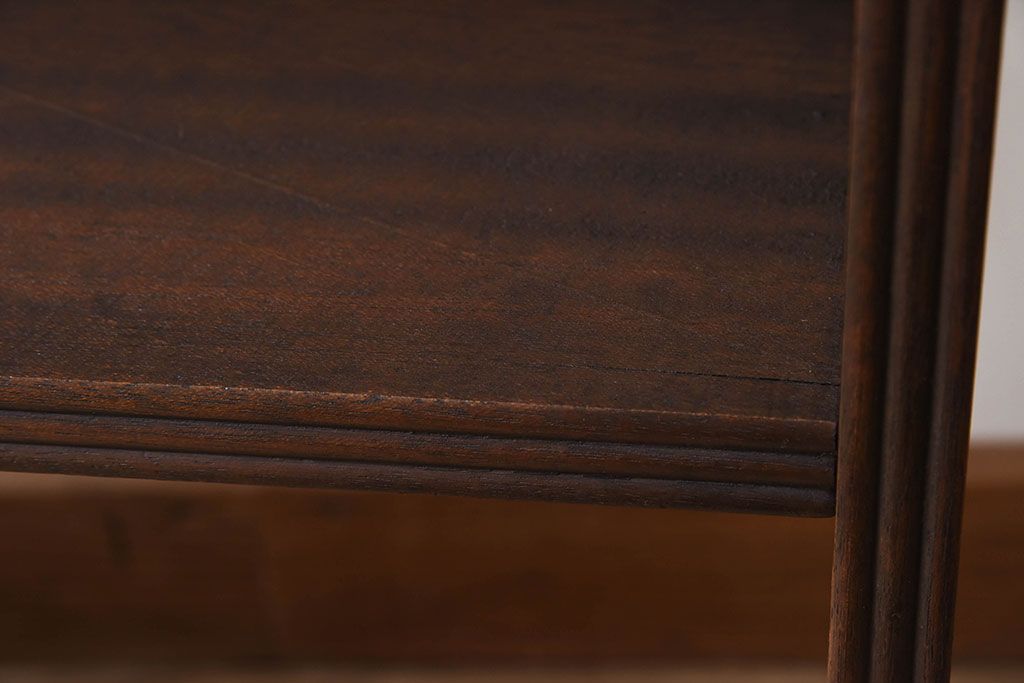 アンティーク家具　アンティーク　ラワン材製　古い木の小ぶりな本棚(飾り棚・ディスプレイラック)