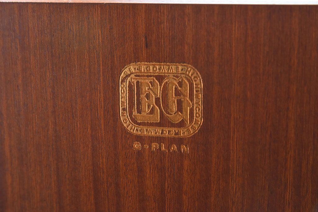 ヴィンテージ家具　G-PLAN　北欧ビンテージ　BBシリーズ　ハンガー掛け付きキャビネット(ワードローブ)
