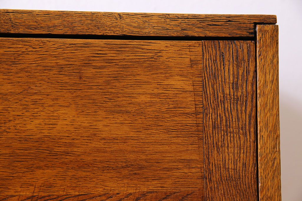 ヴィンテージ家具　オーク材　イギリスビンテージ　シンプルな薄型ブックケース(本箱)