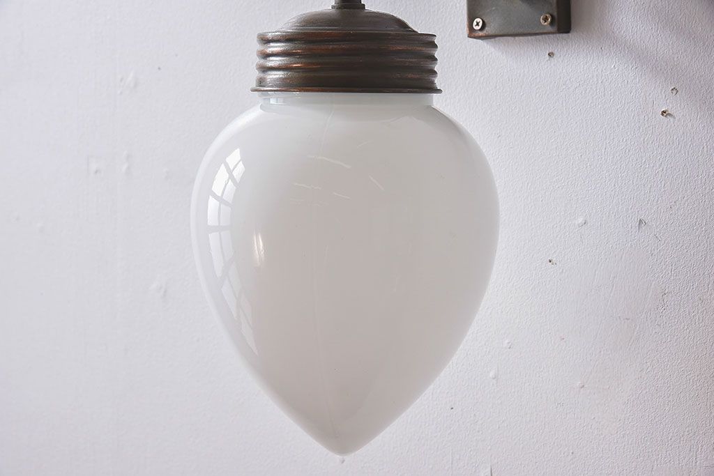 つぼみ型　白いガラスのアンティーク壁付け照明(ライト)