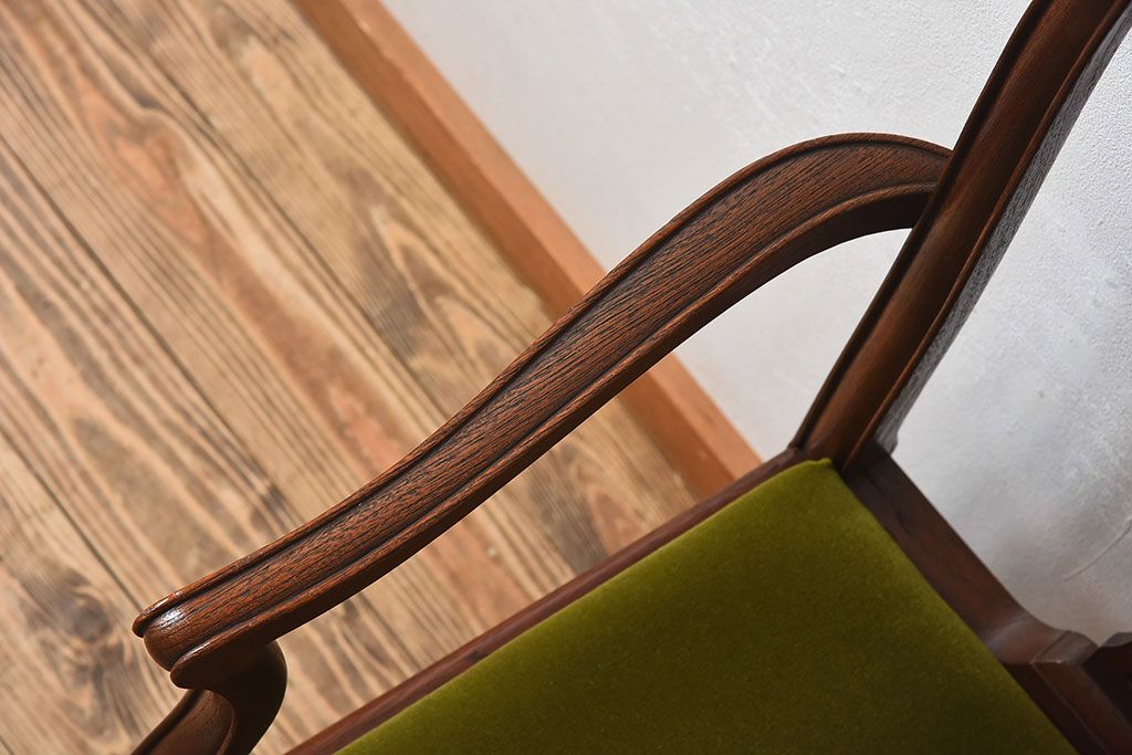 アンティーク家具　イギリスアンティーク　高級品　チーク材製のシンプルなアームチェア