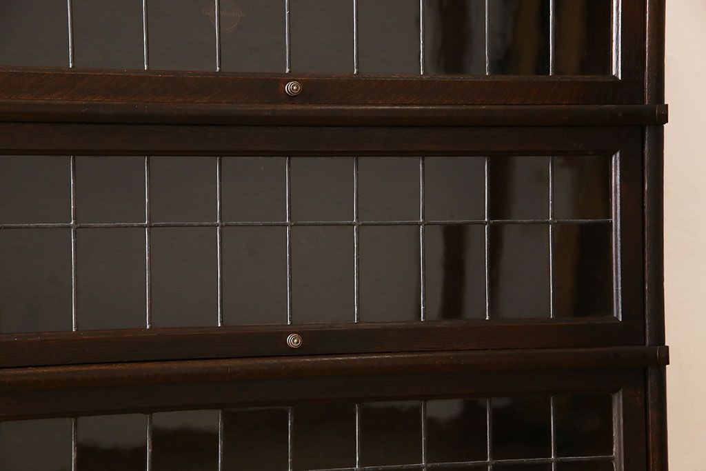 アンティーク家具　イギリスアンティーク　グローブヴェルニッケ社製　ステンドグラス扉の上品なスタッキングブックケース